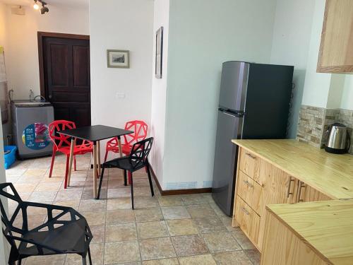 Кухня или мини-кухня в Sofia Apartments in Escalante, San Jose Center
