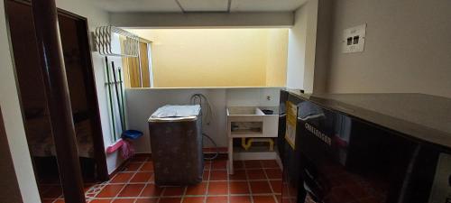 a kitchen with a trash can in a room at Apartamento amoblado nuevo en Guadalajara de Buga in Buga