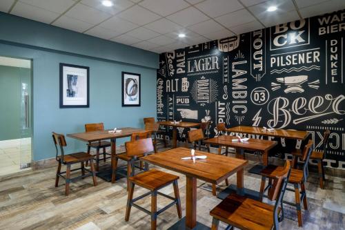Four Points by Sheraton Orlando International Drive Image