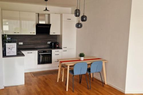 Cuisine ou kitchenette dans l'établissement Cosy flat in Munich Neuhausen