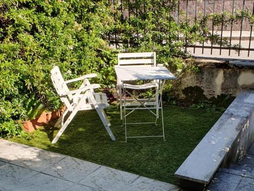 a table and two chairs sitting on the grass at Casa Felicia in Pescasseroli