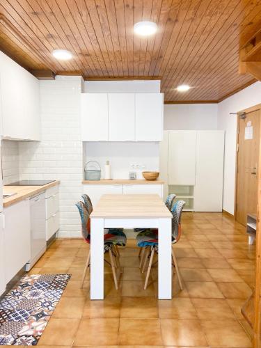 Dapur atau dapur kecil di Ático Dúplex Con Increibles Vistas a La Valle De Incles - Parking Gratis l by BonesVacances