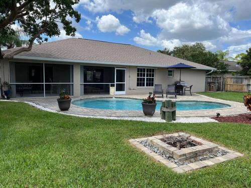 a house with a swimming pool in the yard at Southern Charm meets sunny FL fun! Home with pool and central to everything. in Cape Coral
