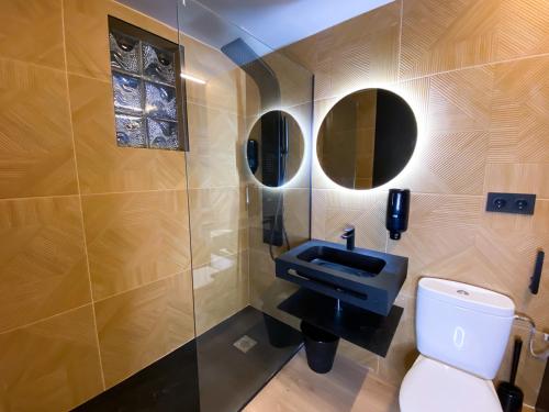 Vannituba majutusasutuses Modern Blue Studio En Valle De Incles - Parking Gratis l by BonesVacances