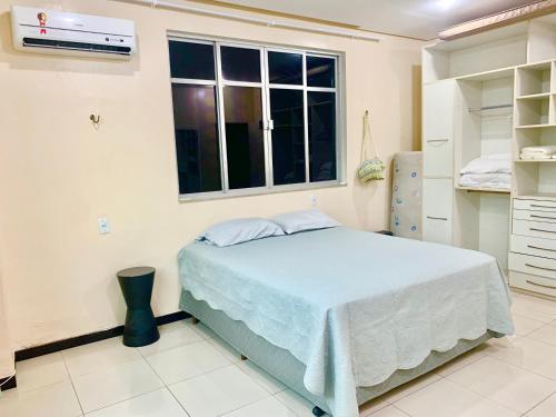 a bedroom with a bed and a window at Apartamento amplo e confortável in Belém