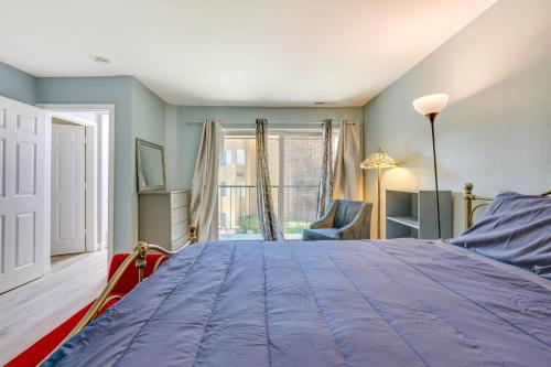 Katil atau katil-katil dalam bilik di Carlsbad Rental with Private Balcony and Pool Access!