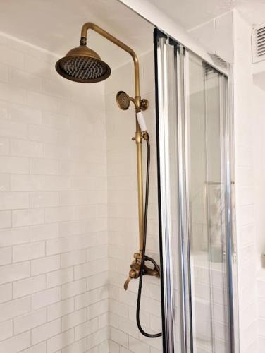 d'une douche avec une porte en verre et un pommeau de douche. dans l'établissement Cosy Apartments - Marseille Opera Vieux-Port - Luminous city center apartment, à Marseille