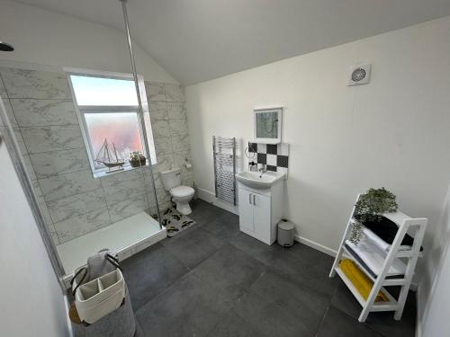 Μια τηλεόραση ή/και κέντρο ψυχαγωγίας στο 2 bedroom flat close to Manchester City, Manchester City stadium and Coop Arena