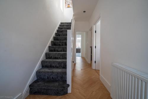 Gambar di galeri bagi Modern 5 bed home in Ealing, free driveway parking, sleeps 8 di Harrow on the Hill