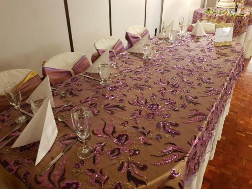 a long table with wine glasses on top of it at Hotel Don Saul in Pasto