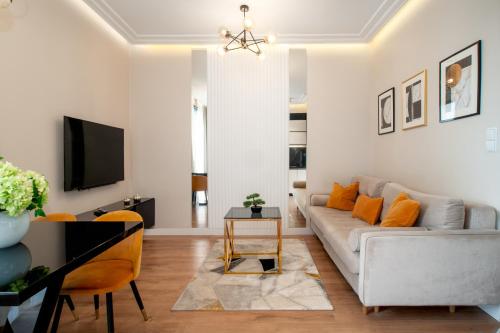 M&J Apartments - Garden Gates