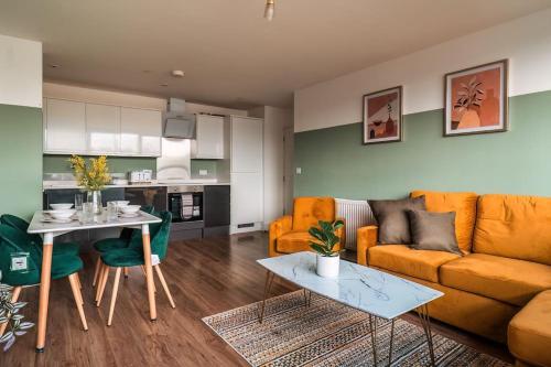 Setusvæði á Central Maidstone Contractor Flat, Sleeps 6 - FREE Parking