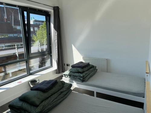 a small room with a bed and a window at Mordern Apartment in City Center in Manchester