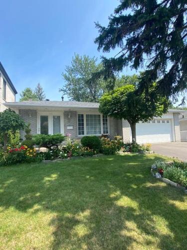 Κήπος έξω από το Glengarry Haus Spacious 2BR Home Away From Home