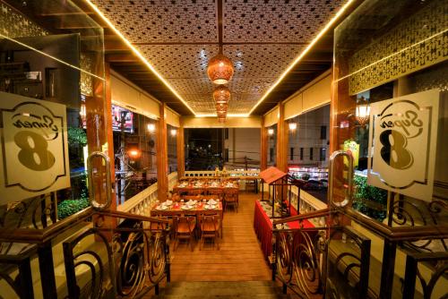 Een restaurant of ander eetgelegenheid bij Super 8 by Wyndham Solo