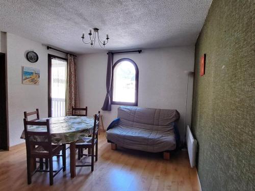 Gallery image of Confortable T2 avec balcon et animaux admis à Jausiers - FR-1-165A-174 in Jausiers