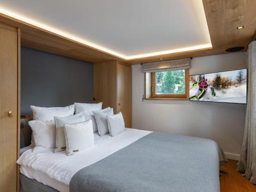 Postel nebo postele na pokoji v ubytování Chalet moderne et spacieux à Megève, 5 chambres, jacuzzi, salle TV, proche centre et remontée mécanique - FR-1-569-119