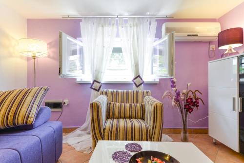 Apartment Mirana with garden and FREE parking