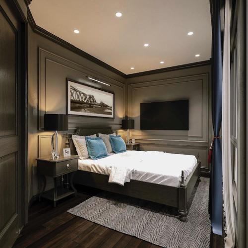 Schlafzimmer mit einem Bett und einem Flachbild-TV in der Unterkunft Casa Dos Príncipes Hotel & Spa in Hanoi