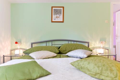 Apartment Mirana with garden and FREE parking