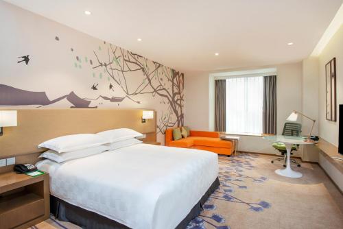 Ένα ή περισσότερα κρεβάτια σε δωμάτιο στο Holiday Inn Chengdu High-Tech Center by IHG