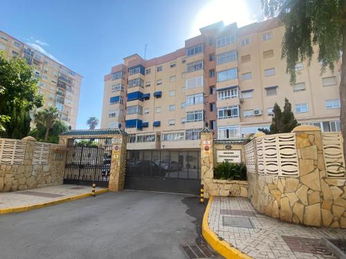 Moderno y completo apartamento frente al mar