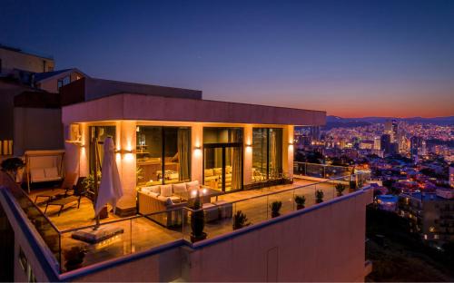 Μπαλκόνι ή βεράντα στο Entire House - Cityscape Retreat: The View