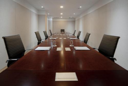 a long conference room with a long table and chairs at Amid Hotel Seoul in Seoul