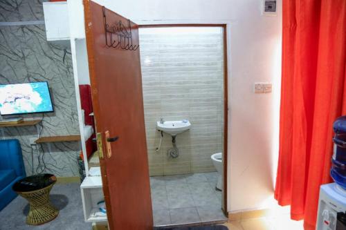 Kupaonica u objektu Nash2 AirbnB - Studio CBD Nakuru