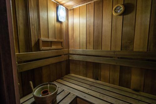 a small wooden cabin with a bucket in it at Horizons Holiday Apartments - OFFICIAL in Gold Coast
