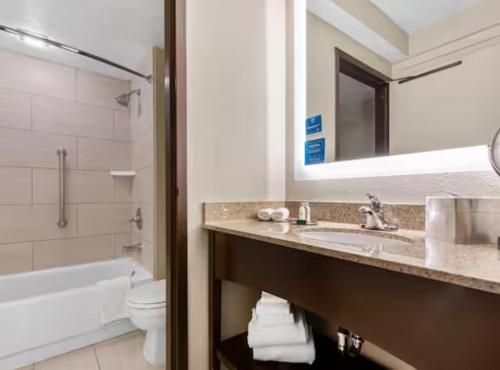 Koupelna v ubytování DoubleTree by Hilton Hotel Park City - The Yarrow