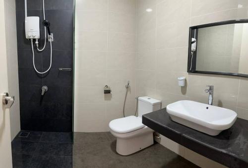 a bathroom with a toilet and a sink and a shower at Educity Legoland Eco Botanic Homestay in Johor Bahru