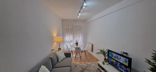 Cabrales 108 - 2 Hab Céntrico - VUT-4997-AS