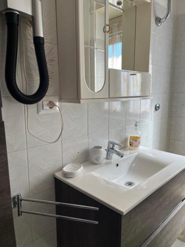 A bathroom at Yes Rome Holidays