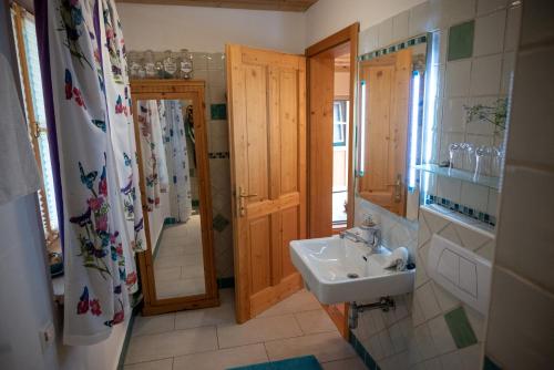 a bathroom with a sink and a mirror at Haus Seegarten in Grundlsee