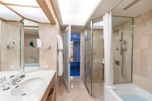 a bathroom with a sink and a shower at Hotel New Otani Tokyo The Main in Tokyo