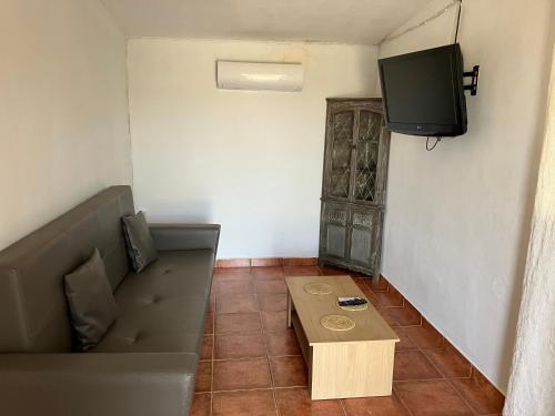 a living room with a couch and a tv at Agradable casa rural in Murcia
