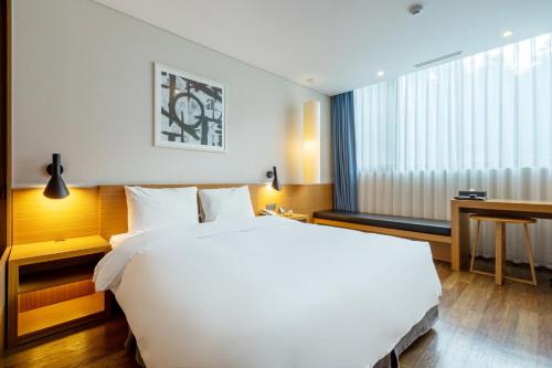 מיטה או מיטות בחדר ב-Mate Hotel Paju