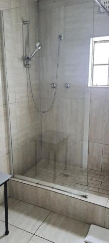 Kylpyhuone majoituspaikassa The Lenox