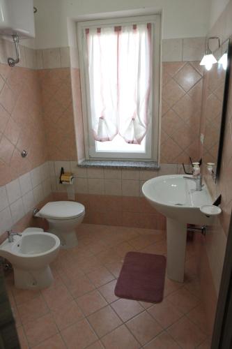 Bilik mandi di B&B Terre del Sinis