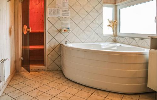 Koupelna v ubytování Gorgeous Home In Harbore With Wifi