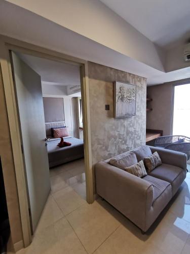 Cama o camas de una habitación en Warhol Residence Semarang Simpang Lima