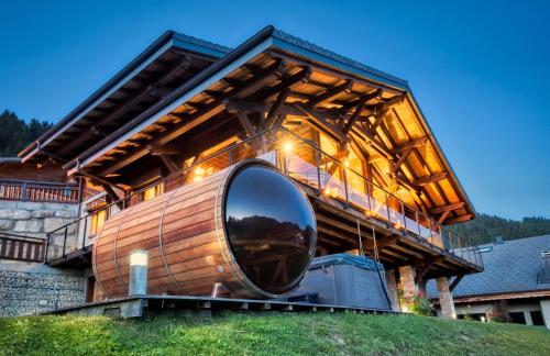 a house with a large mirror on the side of it at Chalet Familial Le Whymper 5 étoiles SPA Sauna Chatel in Châtel