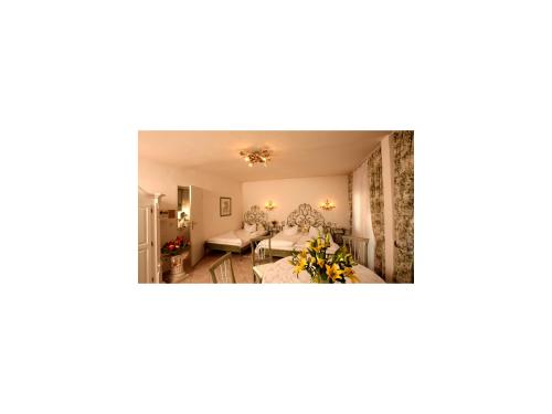 a room with a bed and a living room at Seibel's Park Hotel in Munich