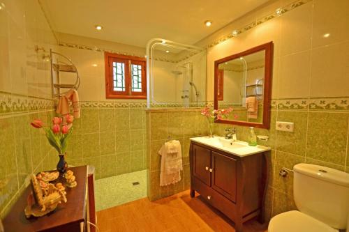 Ideal Property Mallorca - Villa Benestar tesisinde bir banyo