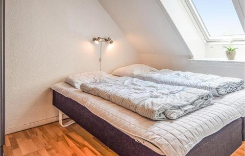 two beds in a room with a window at Gorgeous Apartment In Blvand With Wifi in Blåvand