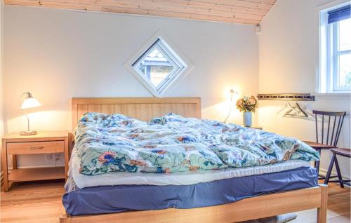 Postel nebo postele na pokoji v ubytování 3 Bedroom Beautiful Home In Gilleleje