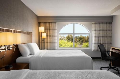 a hotel room with two beds and a window at Courtyard Ventura Simi Valley in Simi Valley