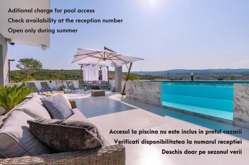un anuncio para una villa con piscina en Urbio Private Suites en Cluj-Napoca