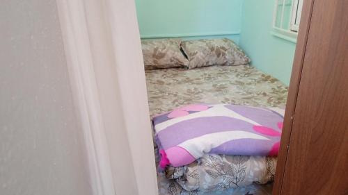 Postel nebo postele na pokoji v ubytování Cute Apartment Family House Home Cheap Sleeping Place - BE MY GUEST